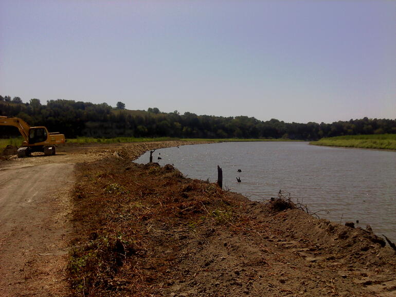 Rocking Mall Creek river bank