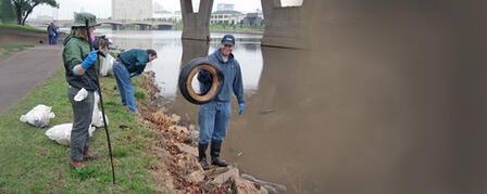 VOLUNTEERS TO HELP PICK UP TRASH ALONG ARKANSAS RIVER VOLUNTEERS TO HELP PICK UP TRASH ALONG ARKANSAS RIVER