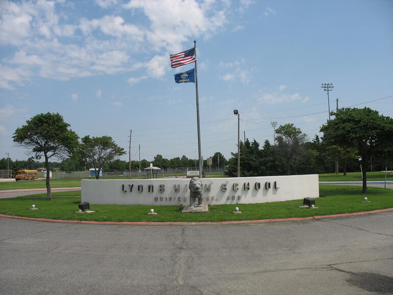 Lyons HS 01