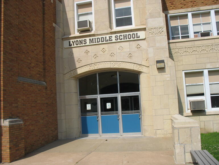 Lyons MS 01