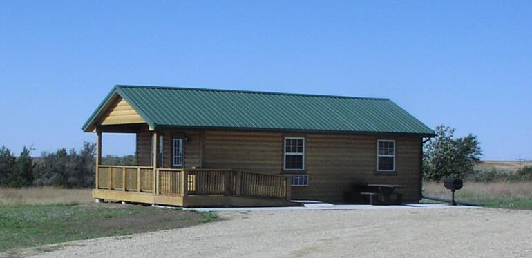 Leotie Exterior